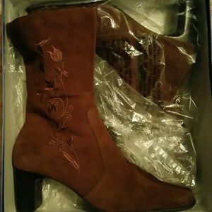 White Mountain leather boots